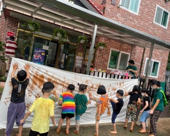 흙으로 그림을 그려요~~