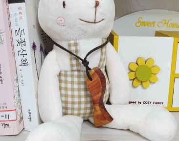 향나무 목걸이 이미지