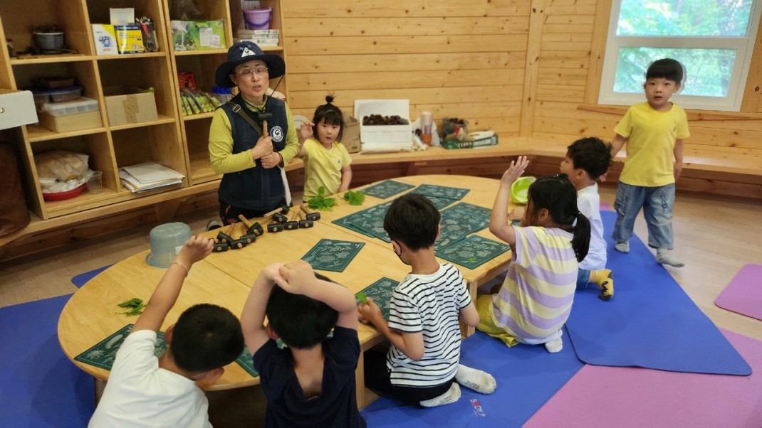 손수건에 나뭇잎을 만들어요~ 이미지